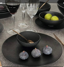 Carica l'immagine nel visualizzatore di Gallery, 2 Coppette ( 1 Nera e 1 Bianca )