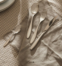 Carica l'immagine nel visualizzatore di Gallery, Servizio Di Posate 24 Pezzi