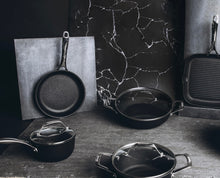 Carica l'immagine nel visualizzatore di Gallery, Casseruola c/coperchio cm 20