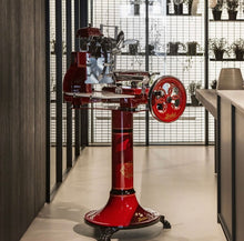 Carica l'immagine nel visualizzatore di Gallery, AFFETTATRICE BERKEL MANUALE A VOLANO B3 ROSSO CON PIEDISTALLO