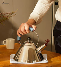 Carica l'immagine nel visualizzatore di Gallery, Bollitore Alessi